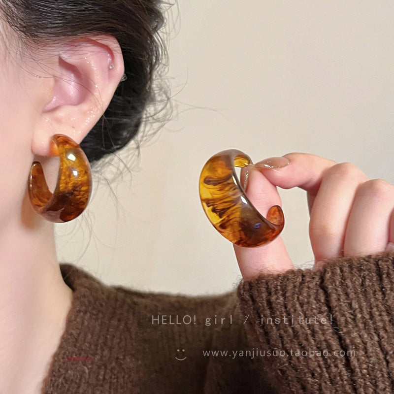 Vintage Tortoiseshell Resin C-Hoop Earrings For Women, Retro Amber Acrylic Chunky Hoop Earrings, Boho Fall Winter Statement Jewelry Gift